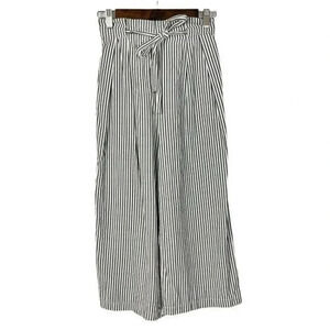 Boutique Everly Gray & White Vertical Stripe Cropped Paperbag Pants S